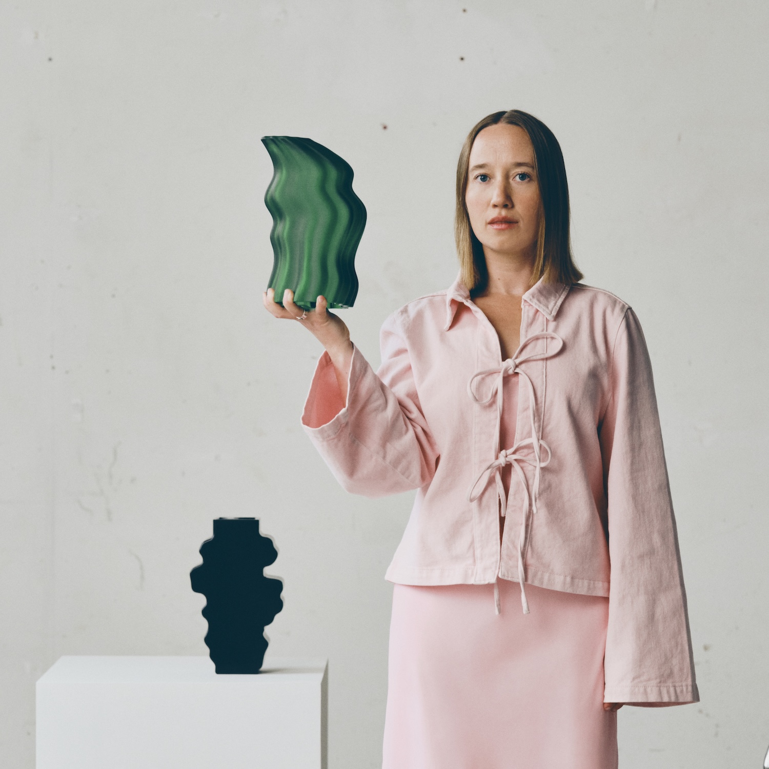 KONSTRUNDA chez IKEA : six créateurs, du pin massif et du verre pour brouiller art et design à la Paris Design Week KONSTRUNDA chez IKEA : six créateurs, du pin massif et du verre pour brouiller art et design à la Paris Design Week