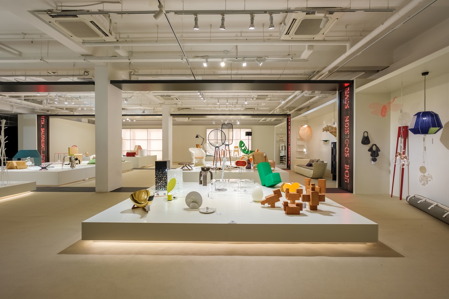SaloneSatellite à Jakarta : 55 objets pour raconter 27 ans de jeunes designers