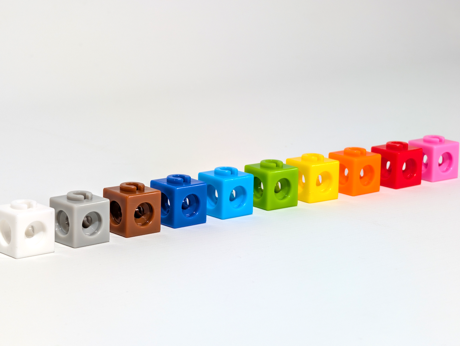 SmartCube, le cube de manipulation pour aider au calcul dessiné par Studio Boost pour Nathan